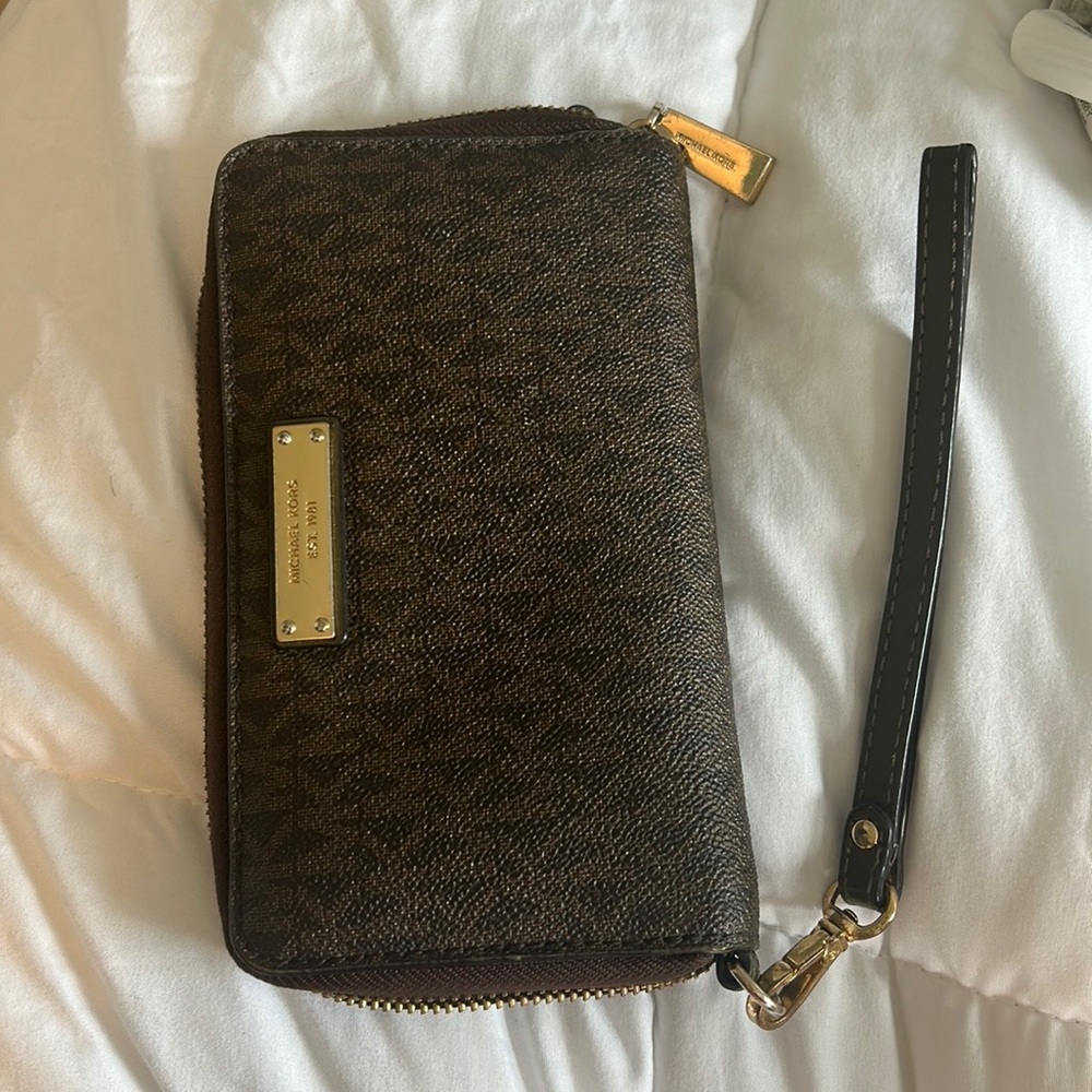 Michael Kors Wallet - Like New